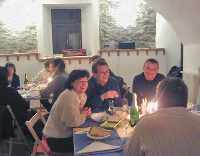 Taverna: Gesellige Tafelrunden & Feiern
